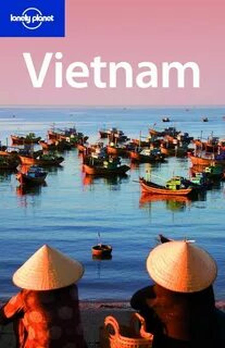 Hotspot Matrix: Biến Phương Oanh diện set đồ 50 thành cơ hội marketing đột phá